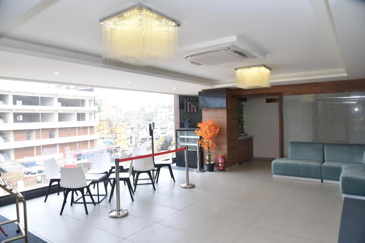 The Oaks Comforts Hubli Esterno foto
