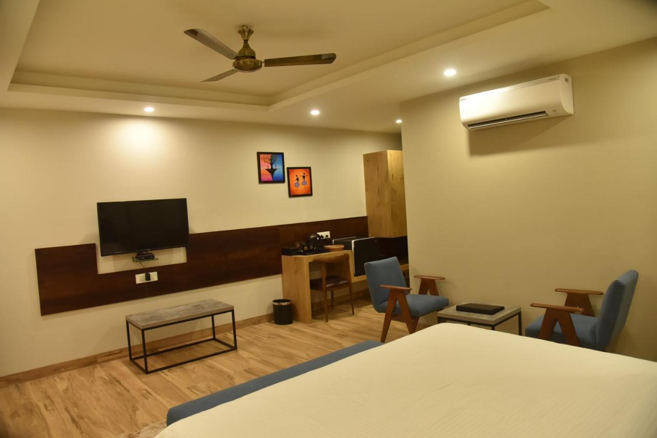 The Oaks Comforts Hubli Esterno foto