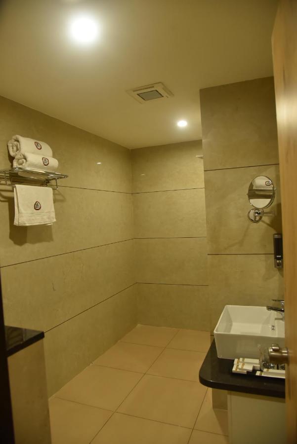 The Oaks Comforts Hubli Esterno foto