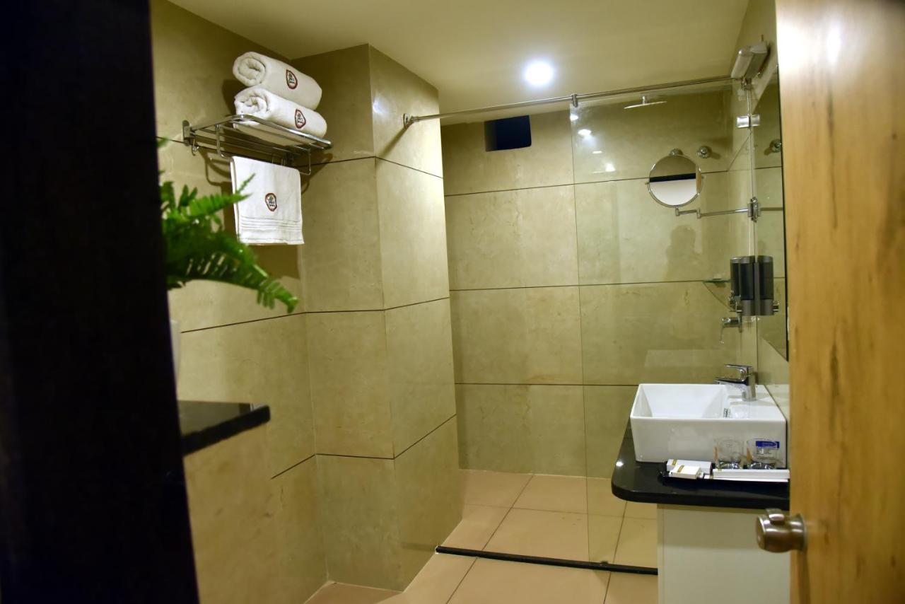 The Oaks Comforts Hubli Esterno foto